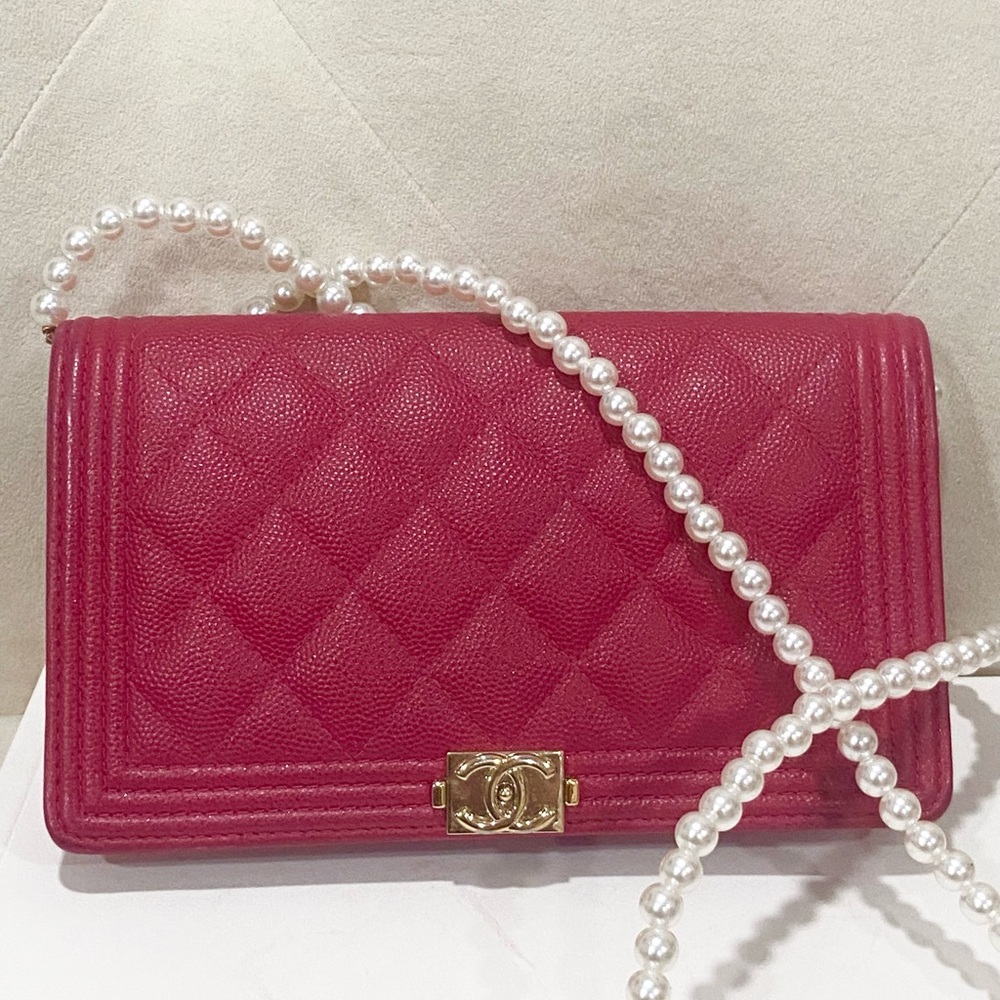 Chanel Quilted Caviar Boy hot Pink Wallet coming with non CC pearl strap - Picture 3 of 9